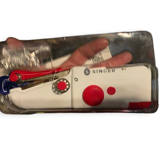 Singer Stitch Sew Quick Handheld Sewing Machine (item#30031) - Picture 4 of 8